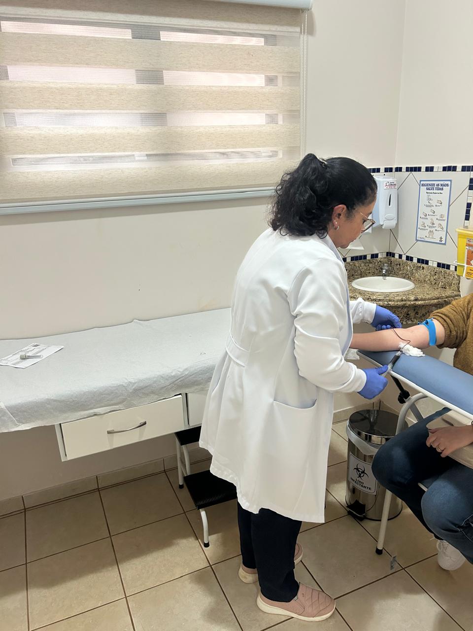 Coleta de sangue na sede do Laboratório São Lucas