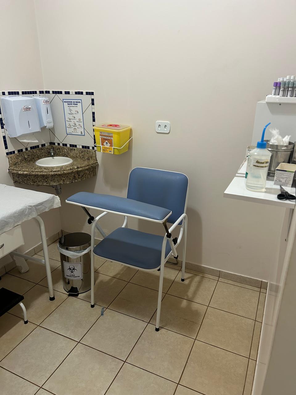 Sala de coleta equipada do Laboratório São Lucas